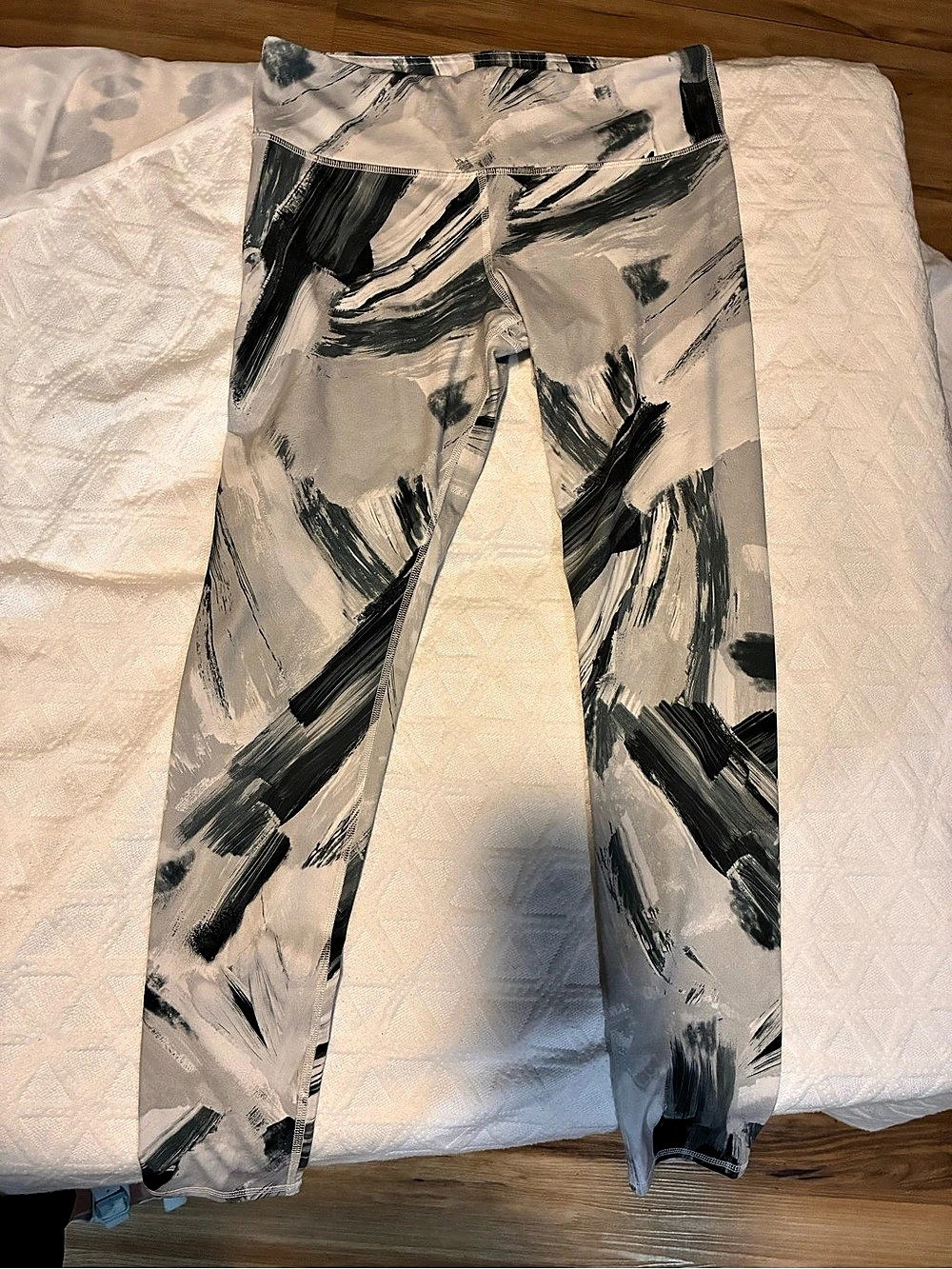 alo Airbrush Legging Abstract Print Leggings in Gray & Black Large Like New